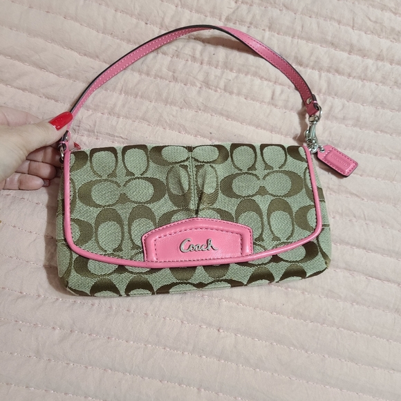 Coach Clutch w strap - Picture 1 of 3